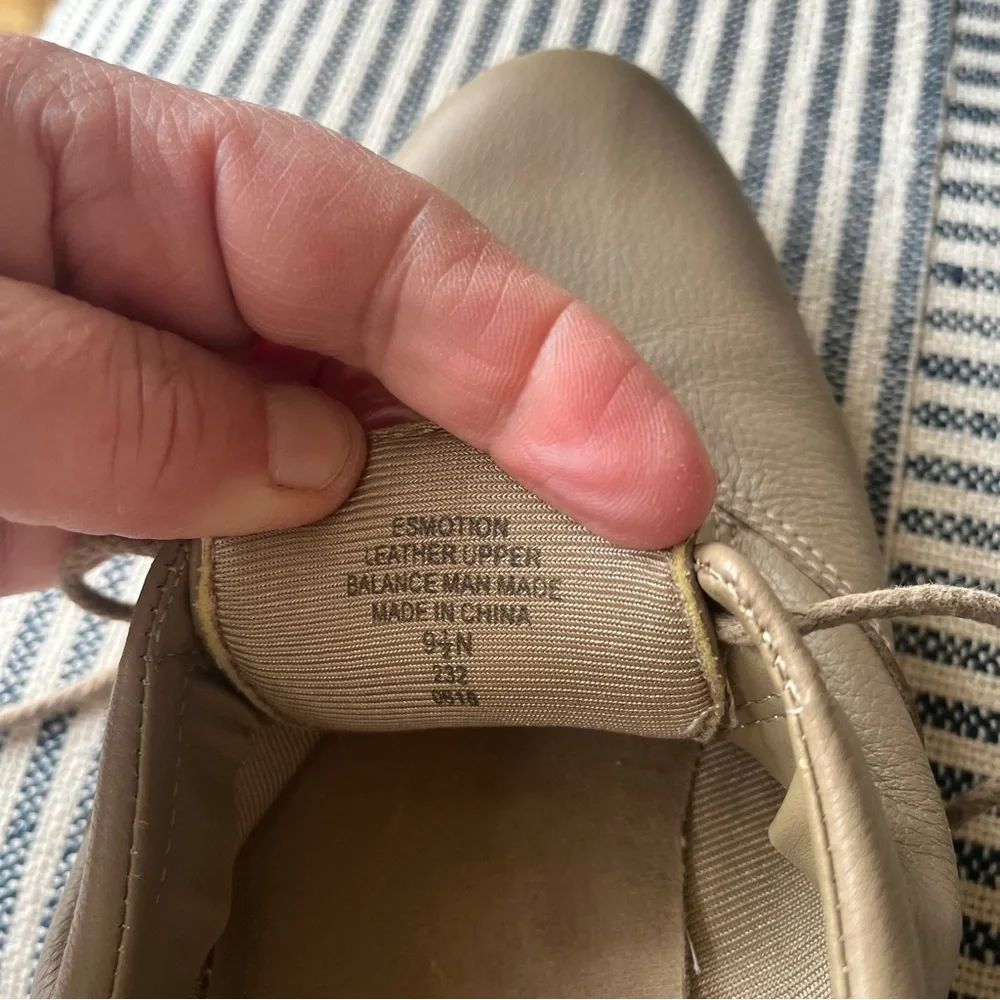 9.5N Easy Spirit ESMotion Taupe Leather Oxford Shoe